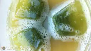 Kostki lodu z zieloną herbatą Matcha