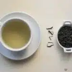 Huang Da Cha liście herbaty i napar przygotowany według sklepowych zaleceń