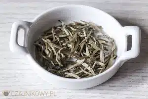 Herbata biała Yin Zhen parzona na zimno i klasycznie