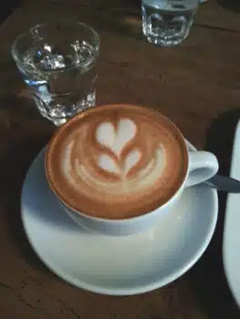 Cappuccino z kawiarni “Henrici” w Zurychu
