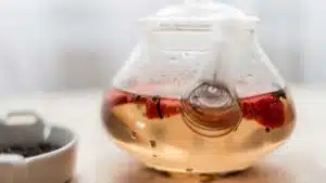 Jak dodać herbacie smaku? Aromatyzowanie czerwonej herbaty pu-erh