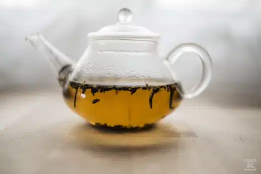 Parzenie czerwonej herbaty Pu-erh Fitness