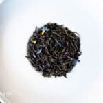 Earl Grey Blue Flower z niebieskim kwiatem malwy