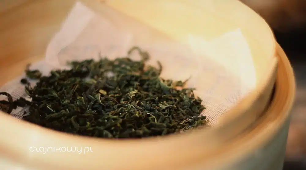 Prasowana koreańska herbata ddok cha - liście herbaty