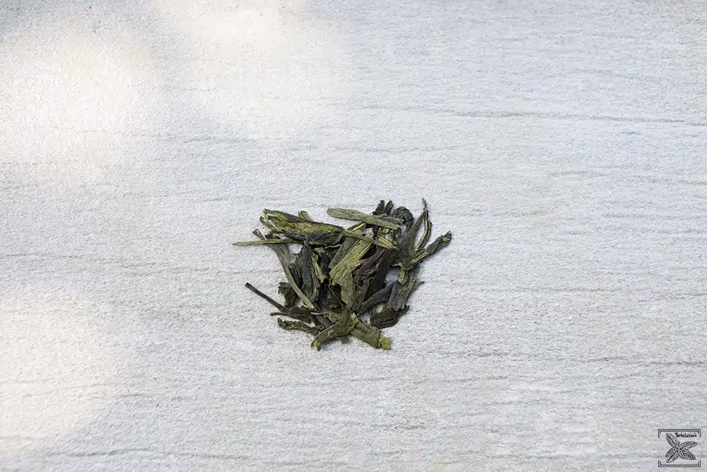 Organiczna zielona herbata LungChing: liście