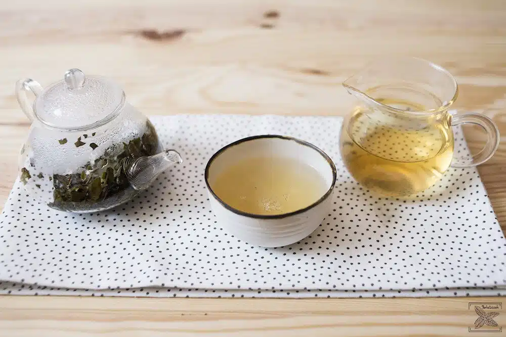 Biała wędzona herbata Pai mu tan Lapsang Fuding: pierwsze parzenie