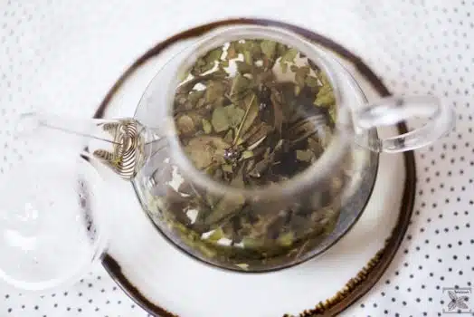 Biała wędzona herbata Pai mu tan Lapsang Fuding: trzecie parzenie