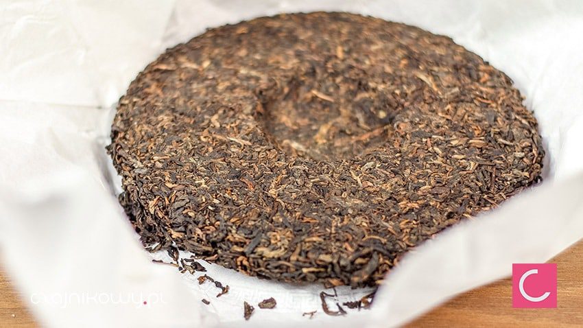 Herbata czerwona Pu-erh Yi Wu Mountain Yunnan 357g