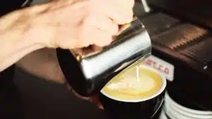 Latte art - wzory krok po kroku: rozeta