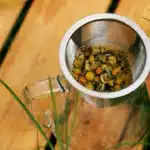 Herbata ziołowa na alergię: rumianek, parzenie