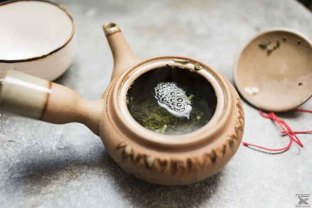 Zielona japońska herbata Bancha: podczas parzenia