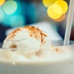 Herbata mleczny oolong jako mrożona herbata z lodami waniliowymi