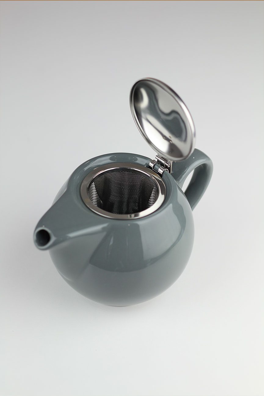 Czajnik do herbaty szary Grey otwierany Sara 600ml – klasyczny minimalizm i wygoda parzenia