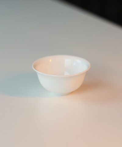 Ceramiczna mała biała czarka do herbaty 25ml