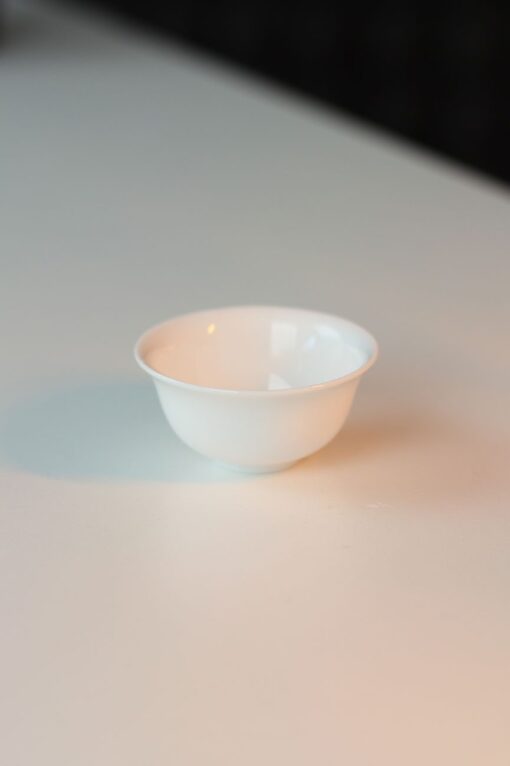 Ceramiczna mała biała czarka do herbaty 25ml
