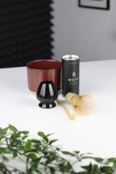 Zestaw do herbaty shoku: matcha, matchawan, chasen, chashaku, stojak