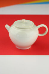 Porcelain teapot Minho 150 ml – elegancki czajnik porcelanowy ze szkliwem popiołu roślinnego