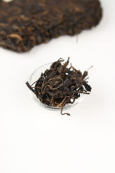 Herbata Pu-Erh Yiwu Sheng Tong 2006 20g – próbka dojrzałego shenga z Yiwu na spróbowanie